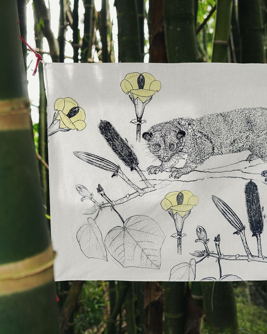 Afiche textil Perro de Monte • 75 x 52 cm • Serigrafía y pintura a mano