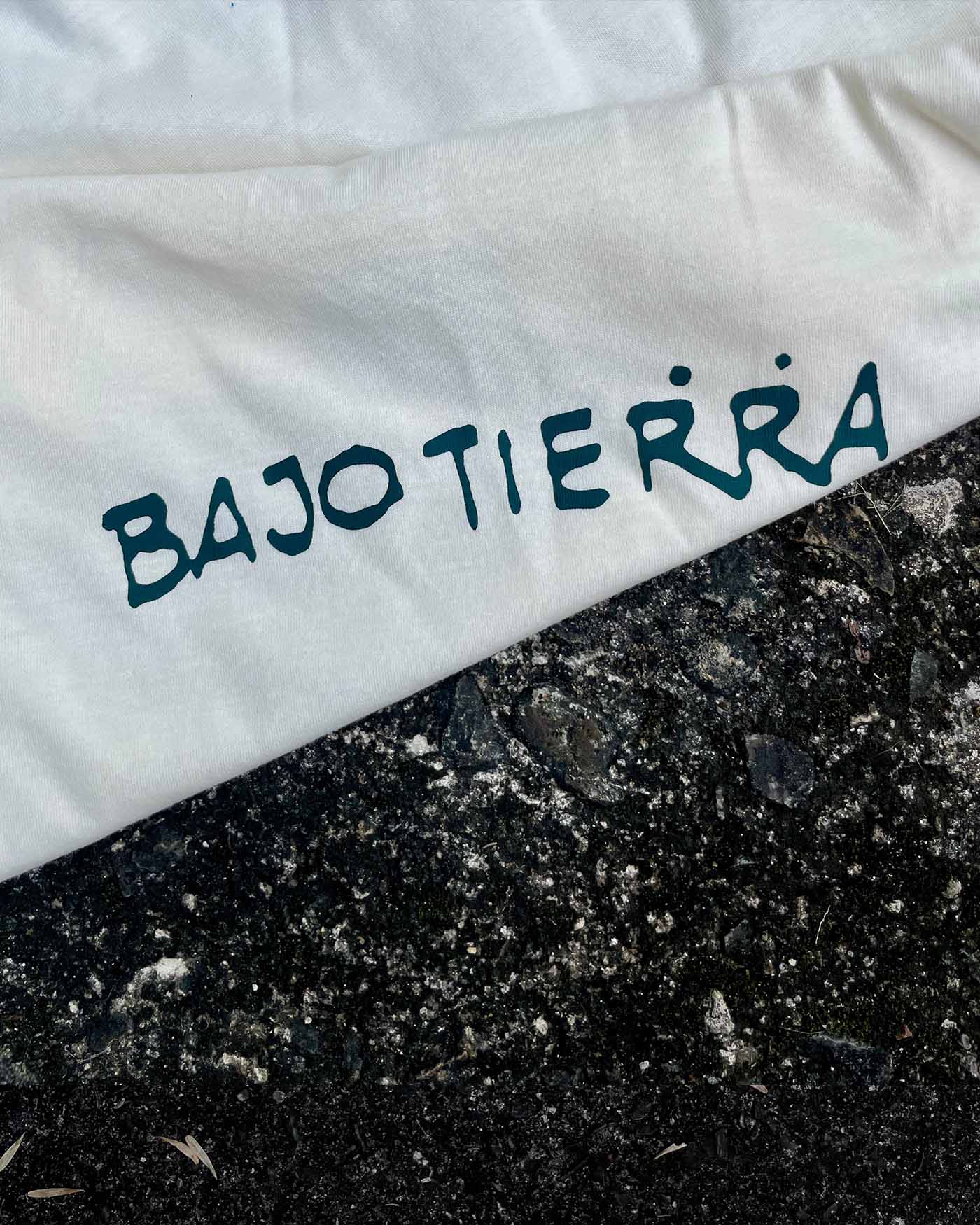 Camiseta Bajo Tierra - Opilión • Clásica • Adulto