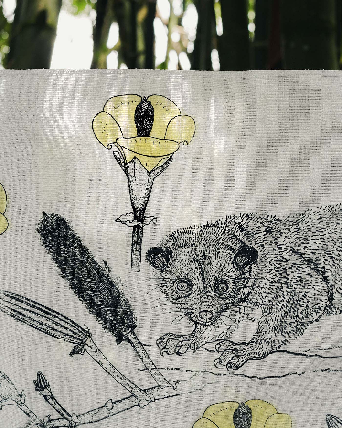 Afiche textil Perro de Monte • 75 x 52 cm • Serigrafía y pintura a mano