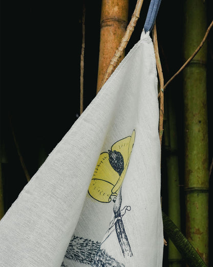 Afiche textil Perro de Monte • 75 x 52 cm • Serigrafía y pintura a mano