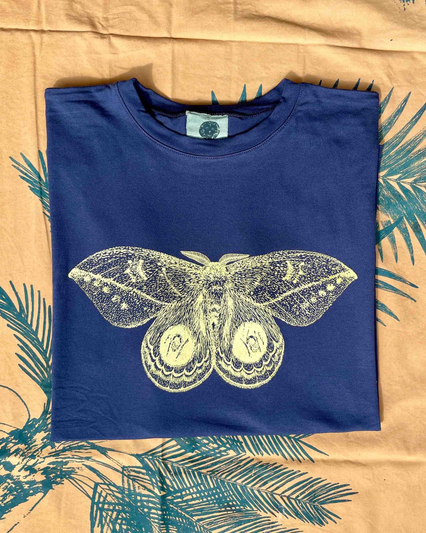 Camiseta Polilla ojos de venado • Armonía • Vaporosas adultos