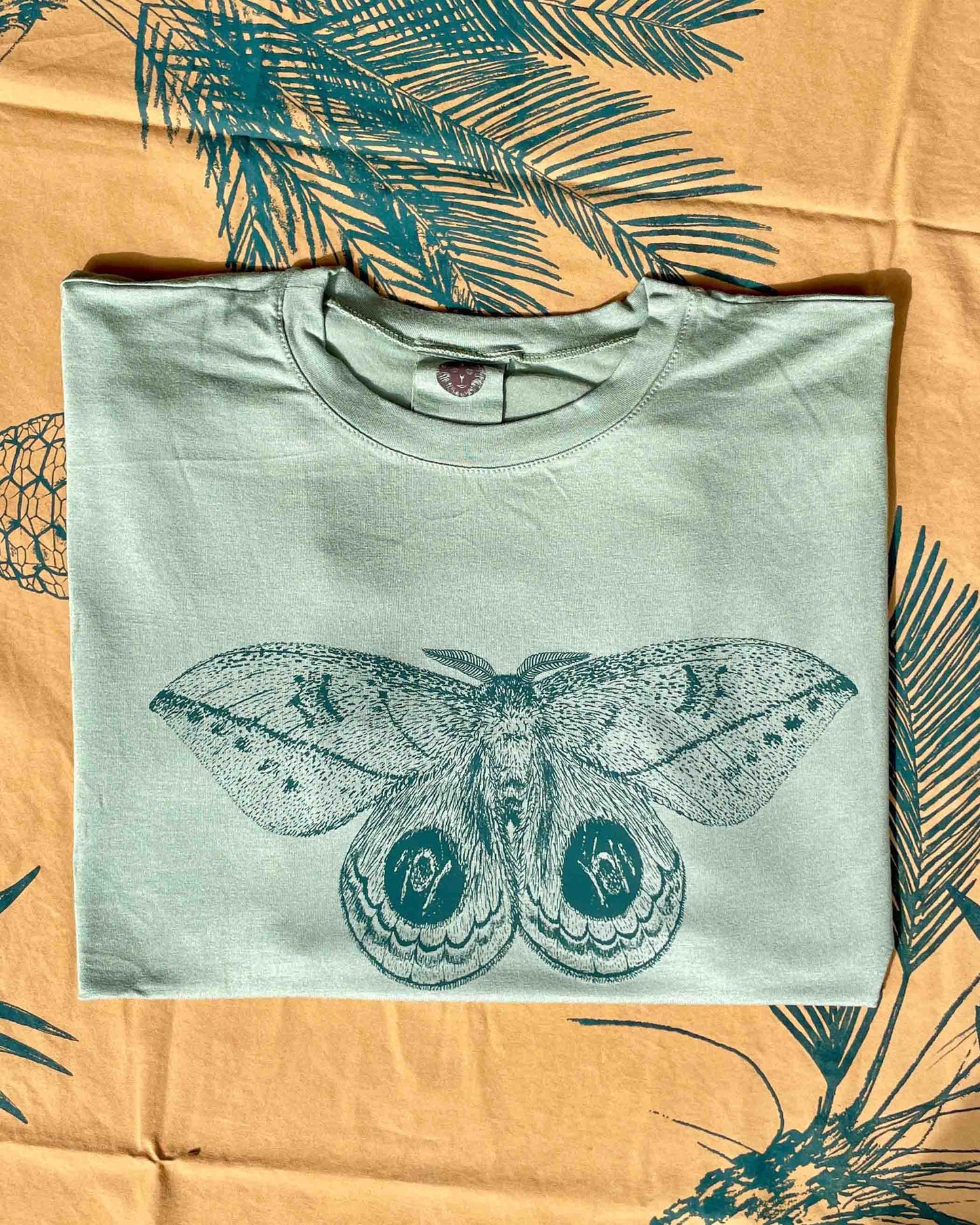 Camiseta Polilla ojos de venado • Armonía • Vaporosas adultos