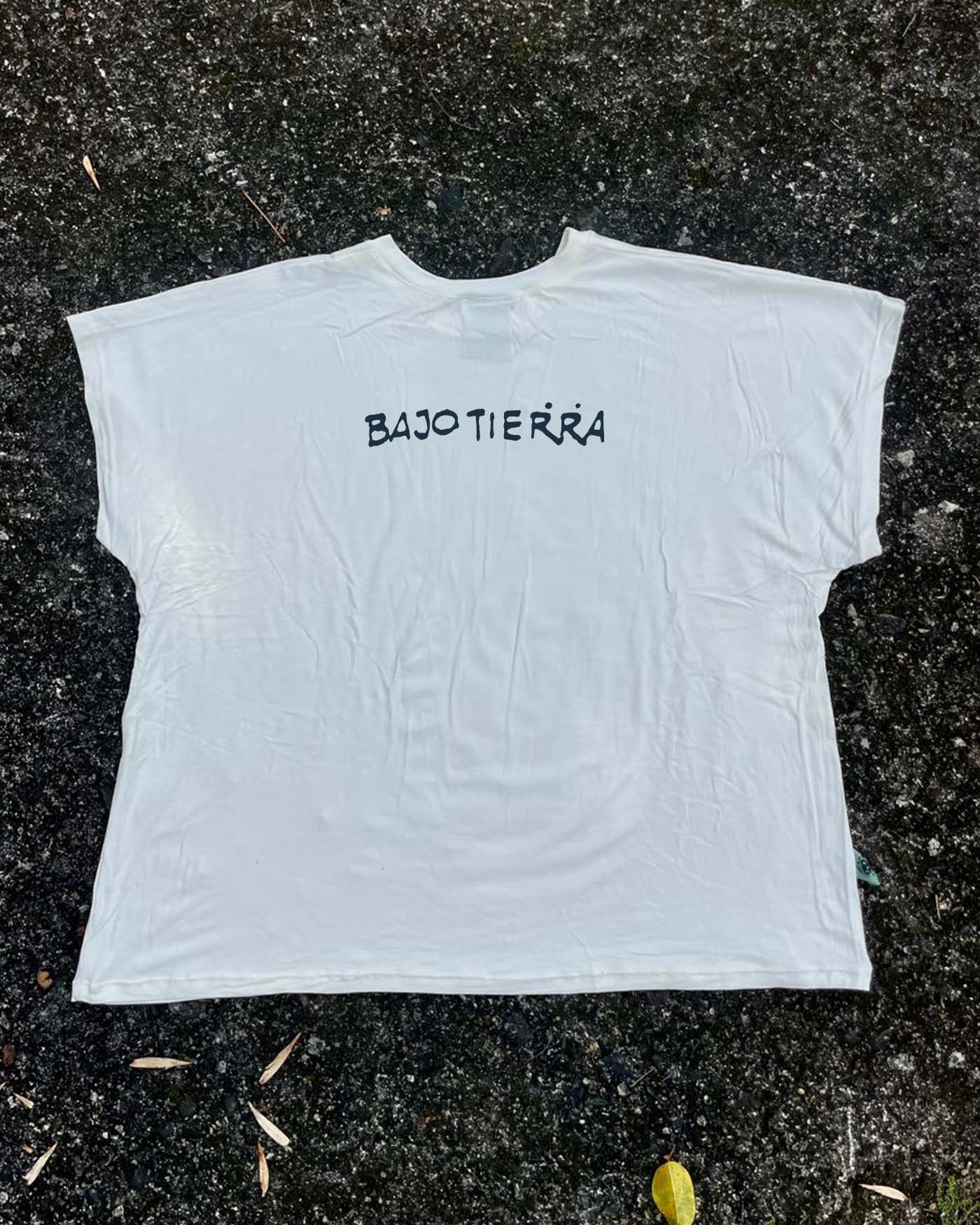 Camiseta Bajo Tierra - Musaraña de orejas pequeñas de Medellín • Brisa • Vaporosas adultos