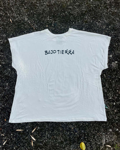 Camiseta Bajo Tierra - Musaraña de orejas pequeñas de Medellín • Brisa • Vaporosas adultos