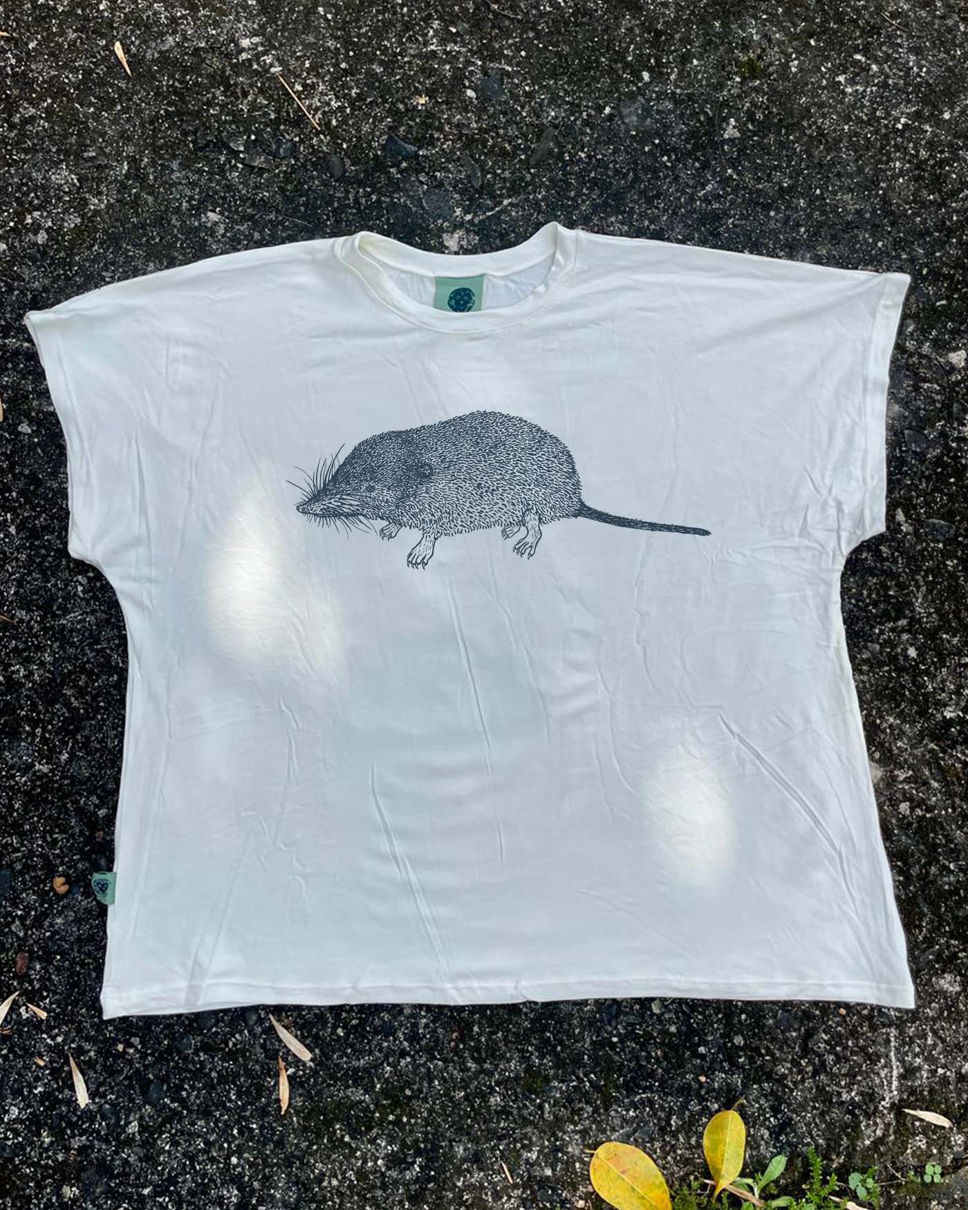 Camiseta Bajo Tierra - Musaraña de orejas pequeñas de Medellín • Brisa • Vaporosas adultos