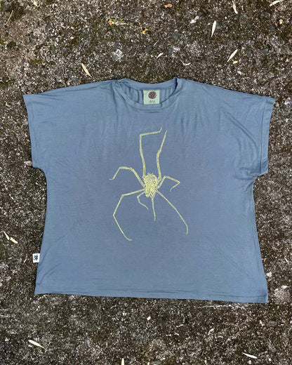 Camiseta Bajo Tierra - Opilión • Brisa • Vaporosas adultos