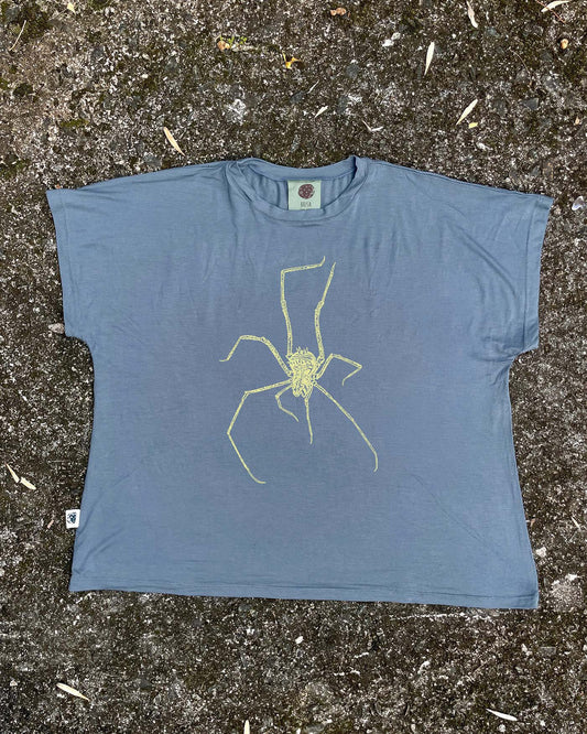 Camiseta Bajo Tierra - Opilión • Brisa • Vaporosas adultos