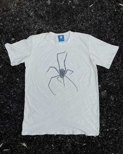 Camiseta Bajo Tierra - Opilión • Clásica • Adulto