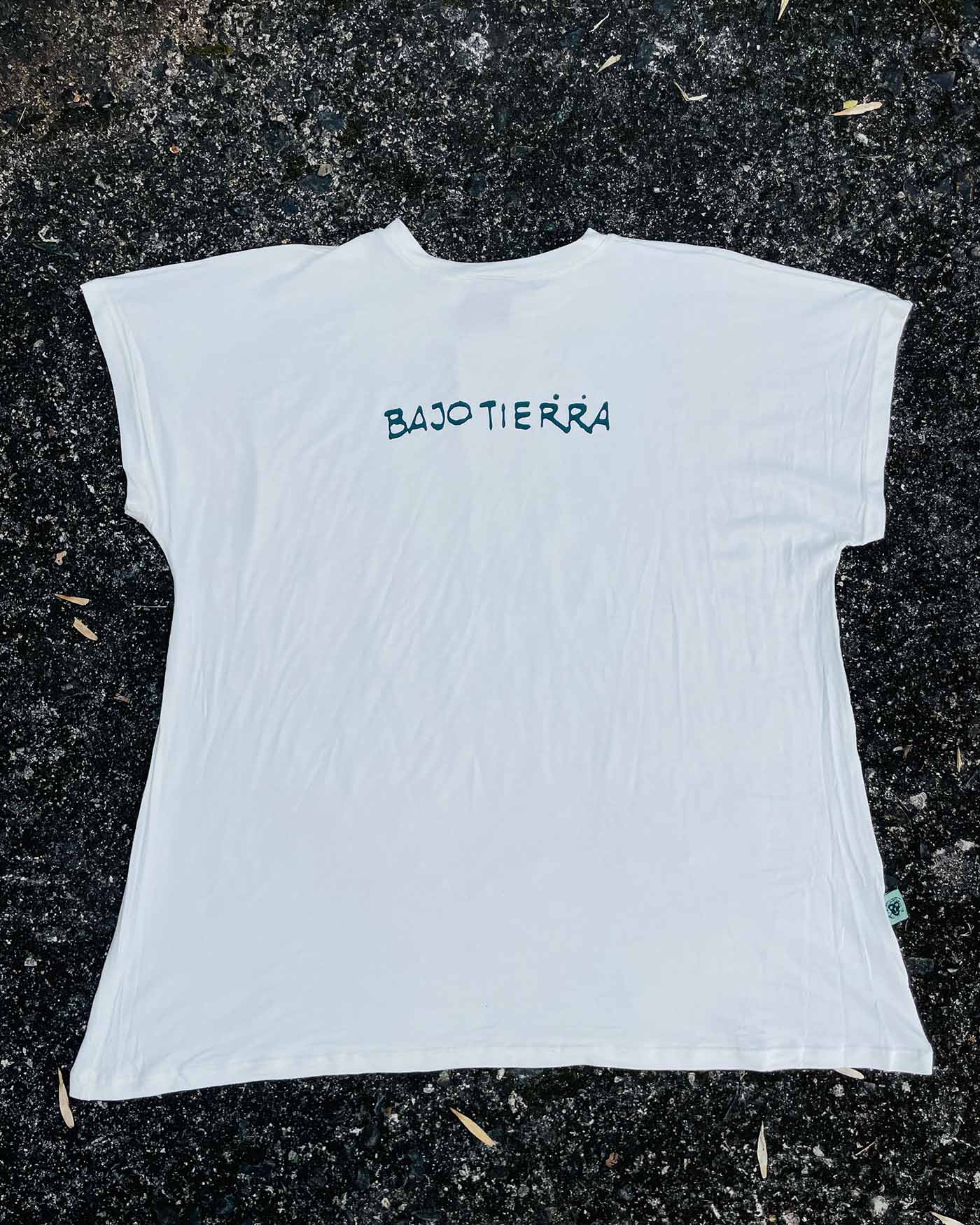 Camiseta Bajo Tierra - Opilión • Larga brisa • Vaporosas adultos