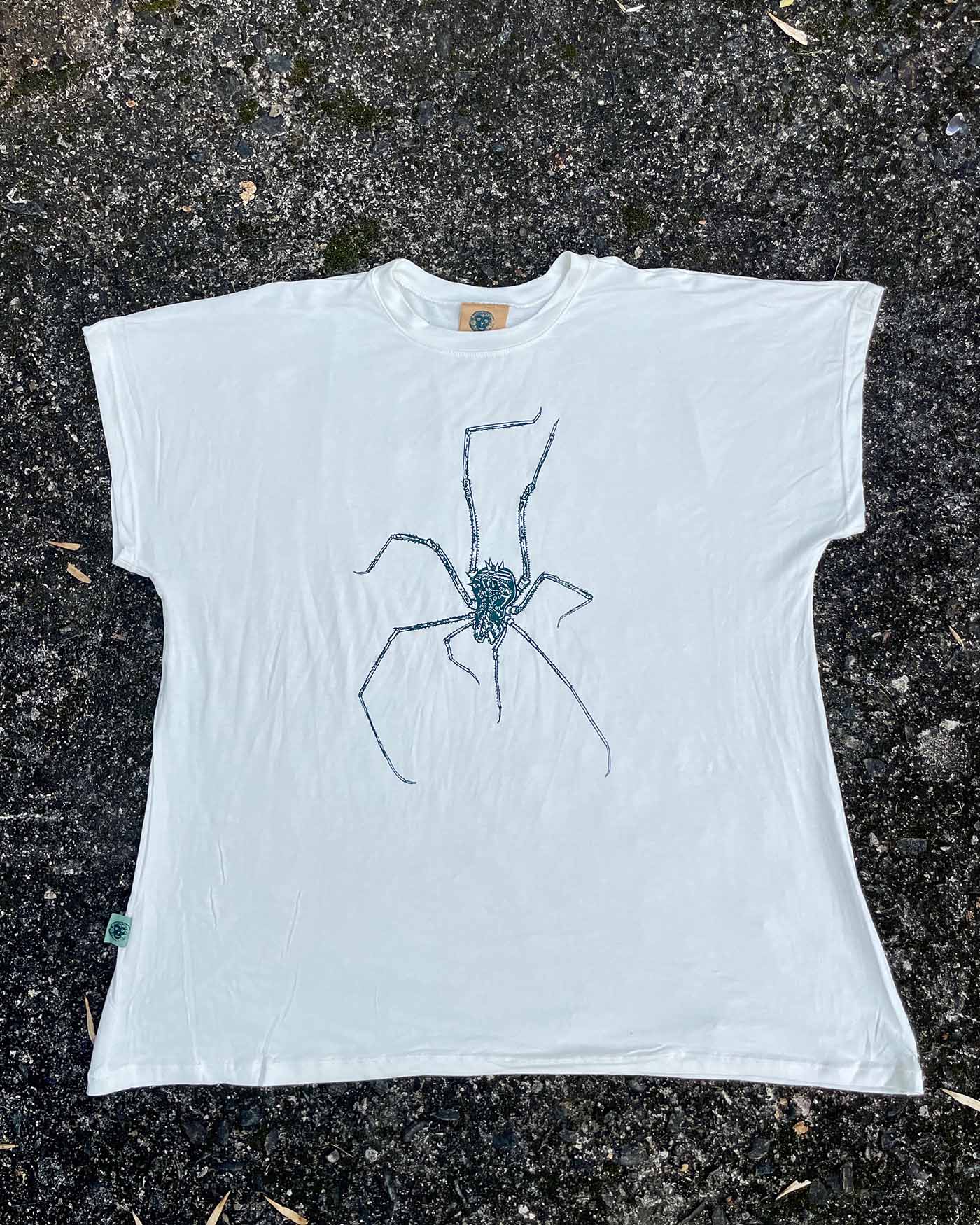 Camiseta Bajo Tierra - Opilión • Larga brisa • Vaporosas adultos