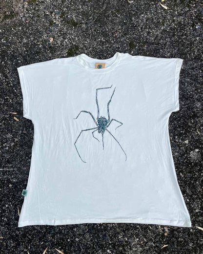 Camiseta Bajo Tierra - Opilión • Larga brisa • Vaporosas adultos