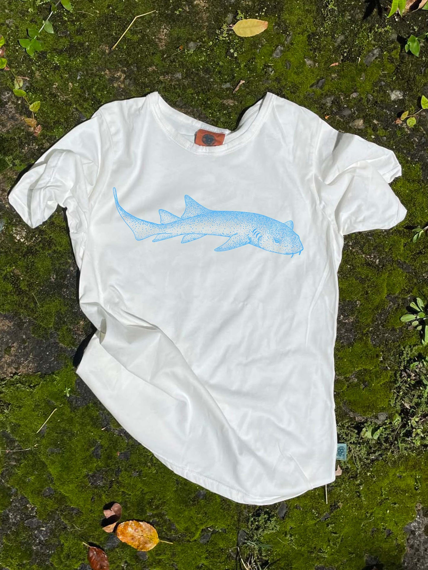 Camiseta Tiburón nodriza • Infantil • Talla 6 a talla 16